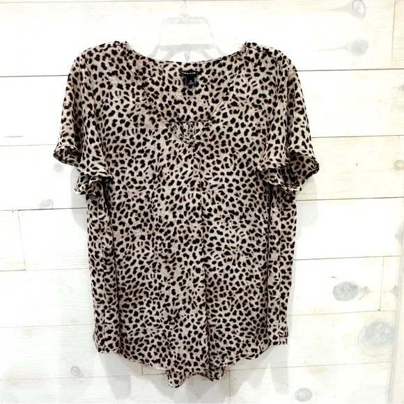 Torrid chiffon flowy short sleeve leopard top ❤️ - Picture 3 of 7